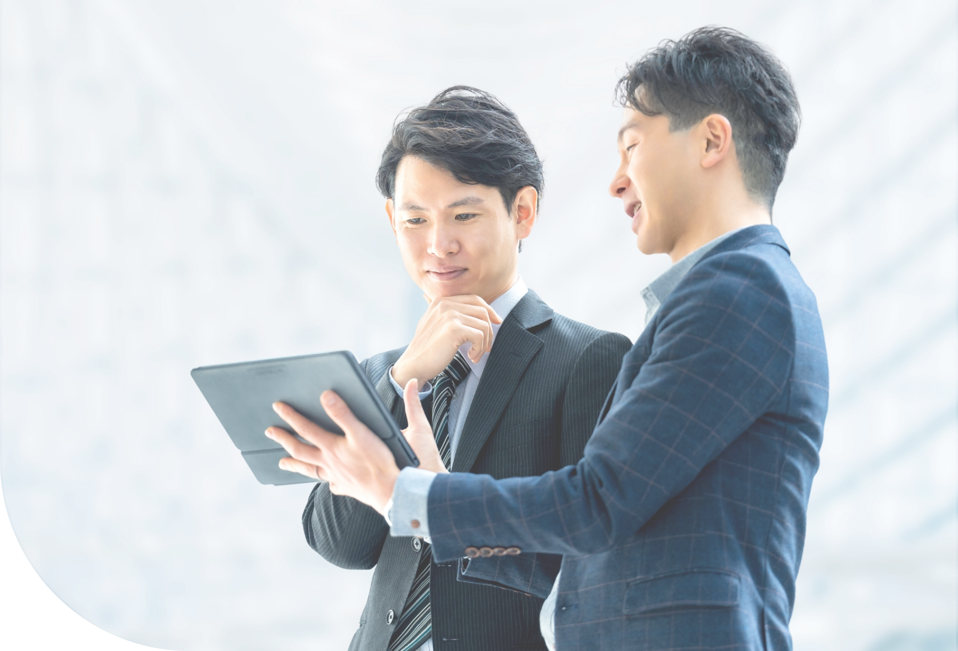 社員が集まっている画像